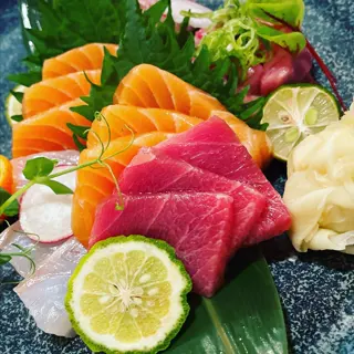 Assortiment de sashimis de saumon et de thon